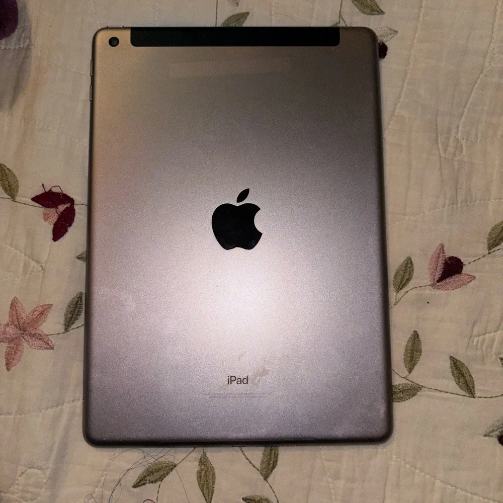 Apple IPad (6th generation)